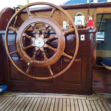 яхта за гости Eternal Flame Botel Sozopol