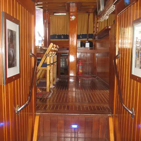 яхта за гости Eternal Flame Botel Sozopol