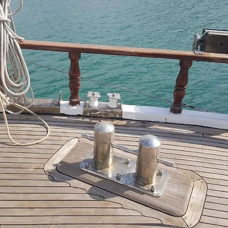 Botel яхта за гости Eternal Flame