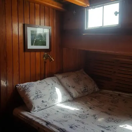 яхта за гости Eternal Flame Botel