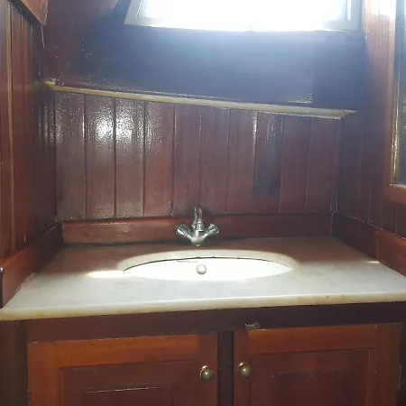 Botel яхта за гости Eternal Flame